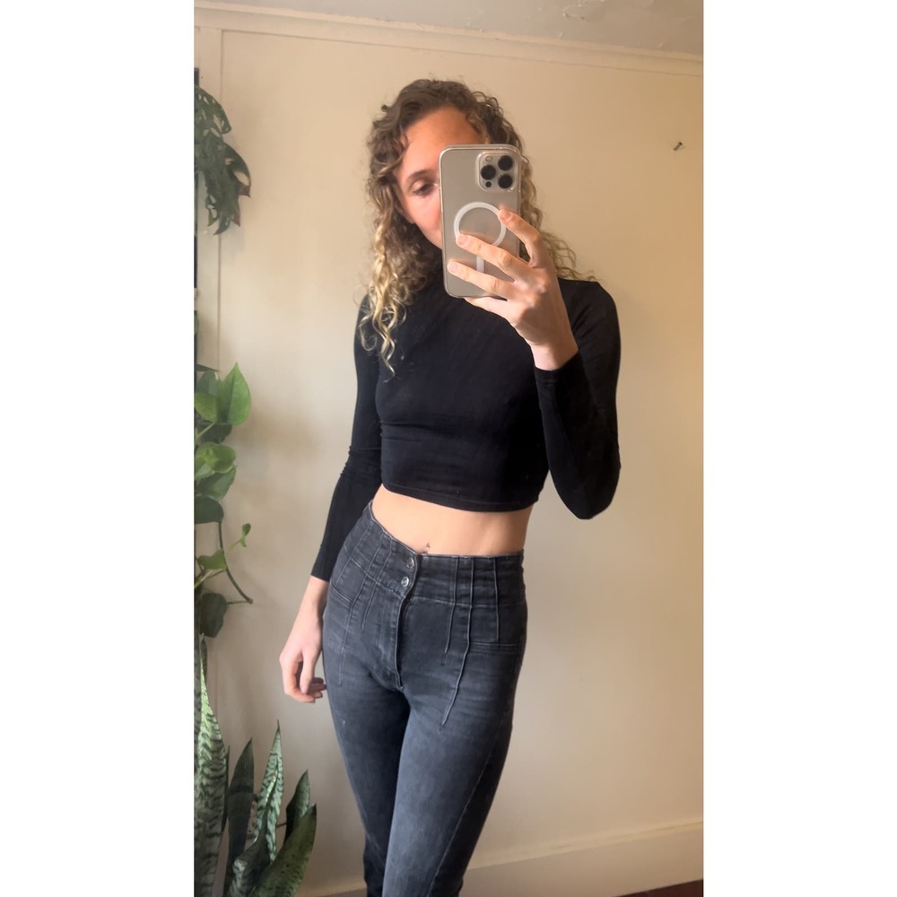 xs black cropped turtleneck